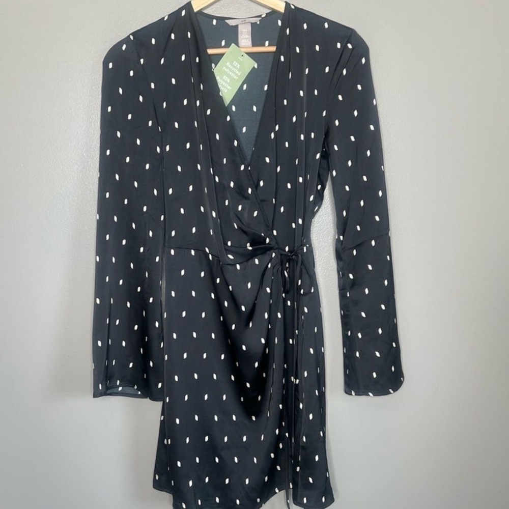 H & M printed long sleeve wrap dress size medium NWT - Picture 3 of 13